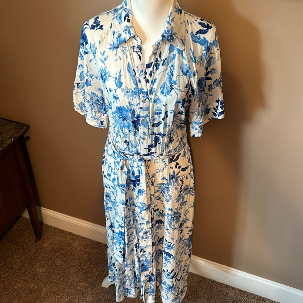 H&M Short Sleeve Floral Dress. Size Medium.